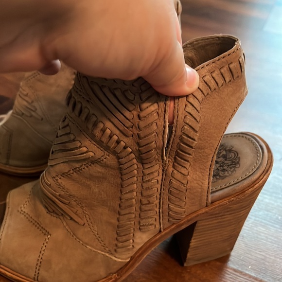 Vince Camuto Karinta Tan Neutral Aztec Open Toe Heels - Picture 5 of 11